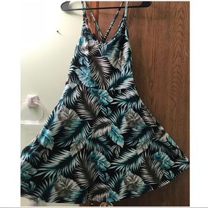 Victoria’s Secret PINK tropical strappy dress 👗